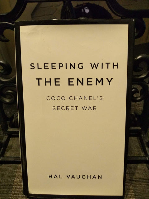 Dormir avec l'ennemi : la guerre secrète de Coco Chanel