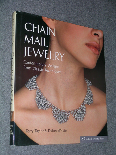 Bijoux en maille de chaîne : créations contemporaines issues de techniques classiques